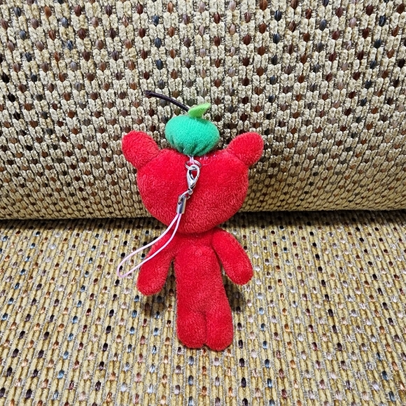 [NEW] Red Bear with Apple Keychain Keycharm - Picture 2 of 3